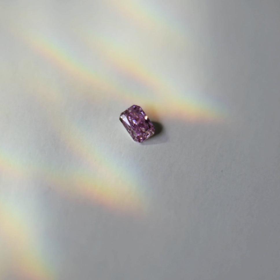 ダイヤモンド 0.064ct /Fancy Vivid Purple Pink