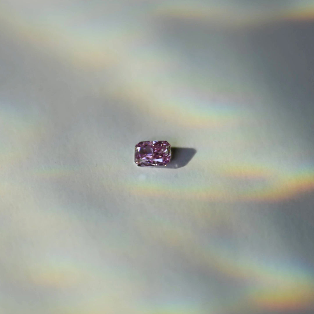 ダイヤモンド 0.064ct /Fancy Vivid Purple Pink