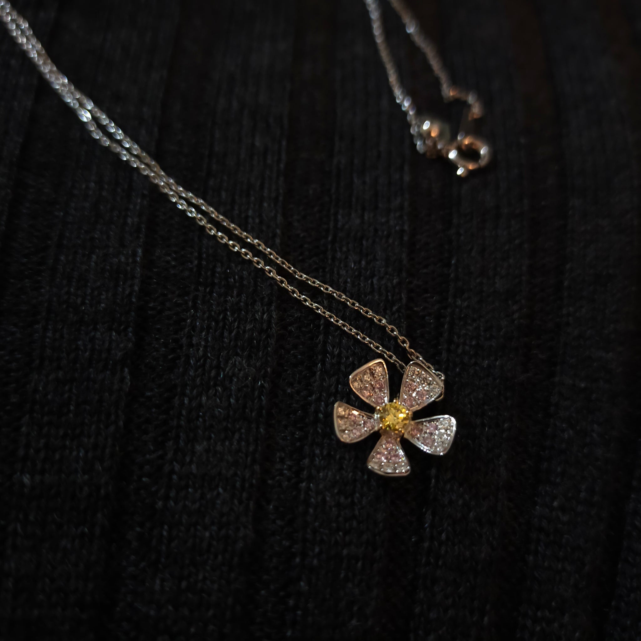 【SOLD/展示】Pt/K18 Color Diamond "Rosaceae" Necklace