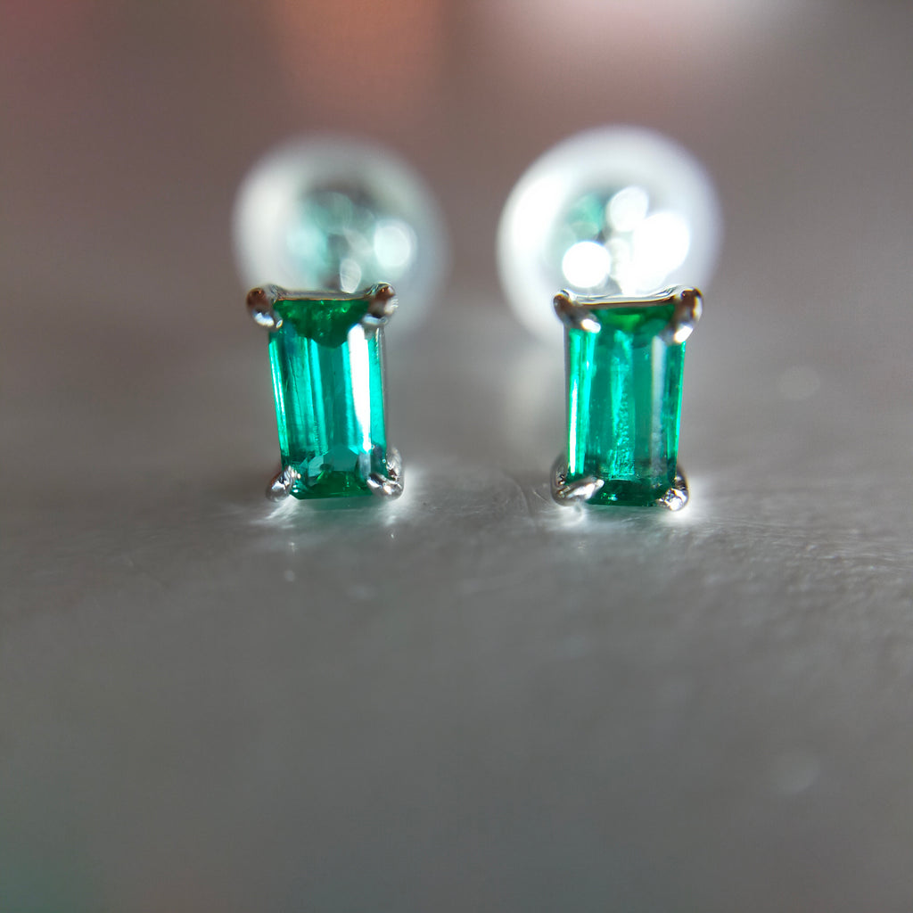 【お客様専用品】Pt900 Emerald Studs 0.08/0.11ct