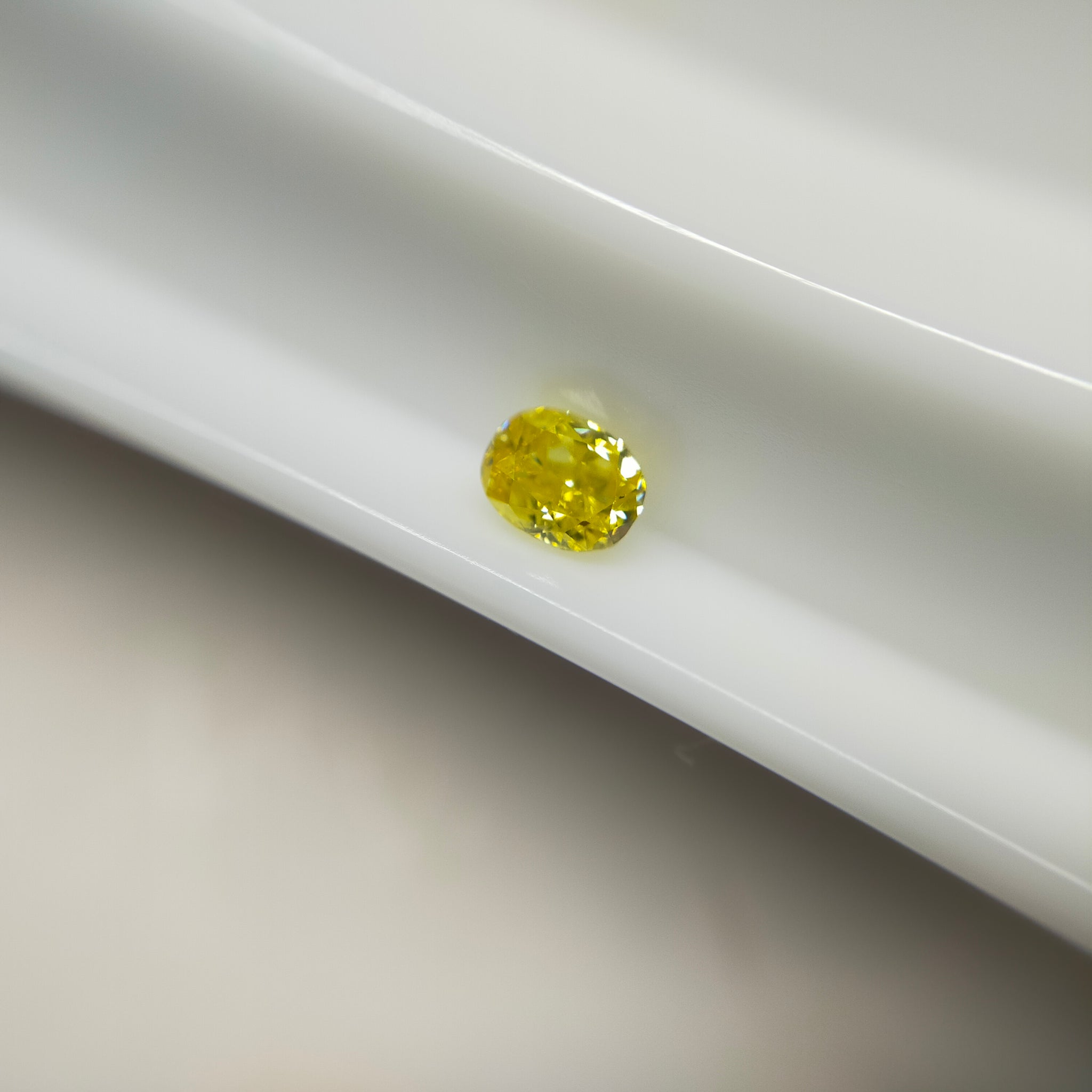 ダイヤモンド 0.178ct /Fancy Vivid Yellow