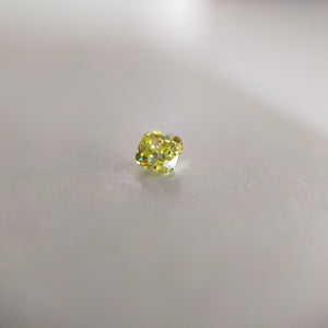 ダイヤモンド 0.076ct /Fancy Intense Yellow