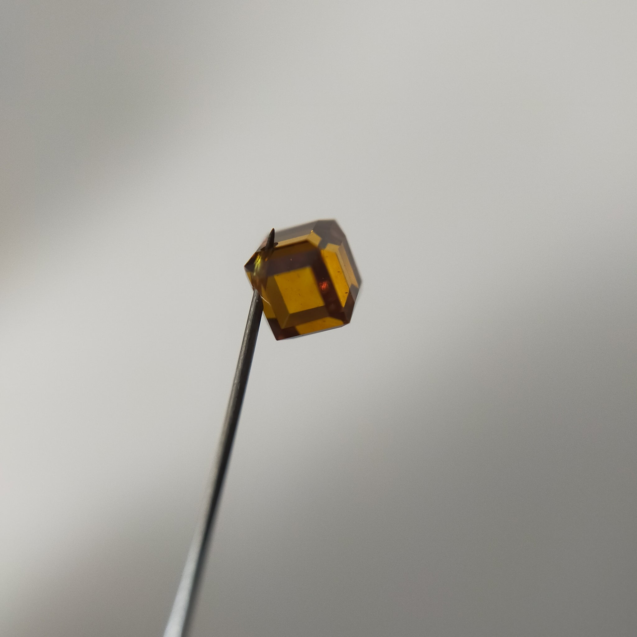 ダイヤモンド 0.270ct /Fancy Deep Orange Yellow