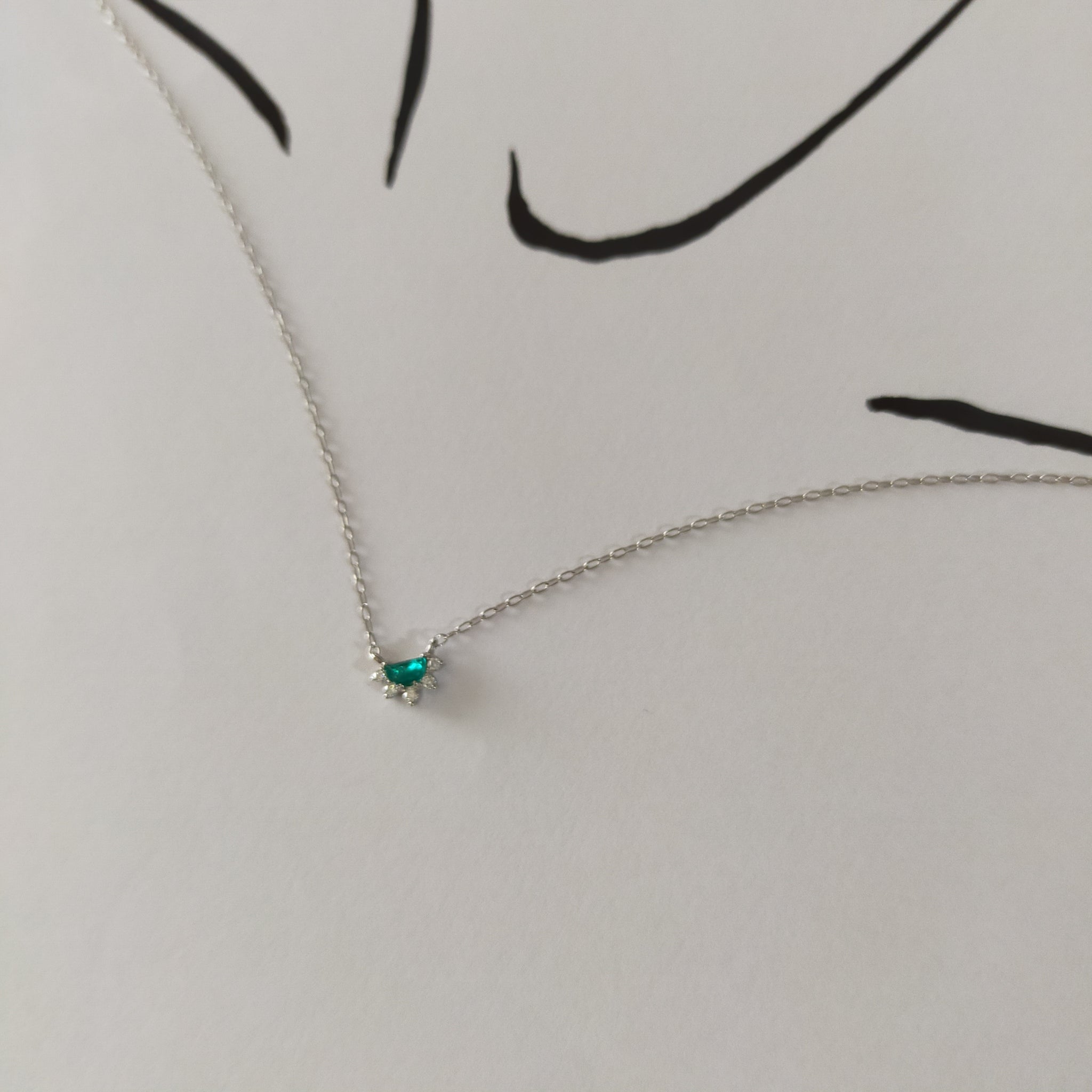 Pt900/850 Paraiba Tourmaline Petit Décor Necklace