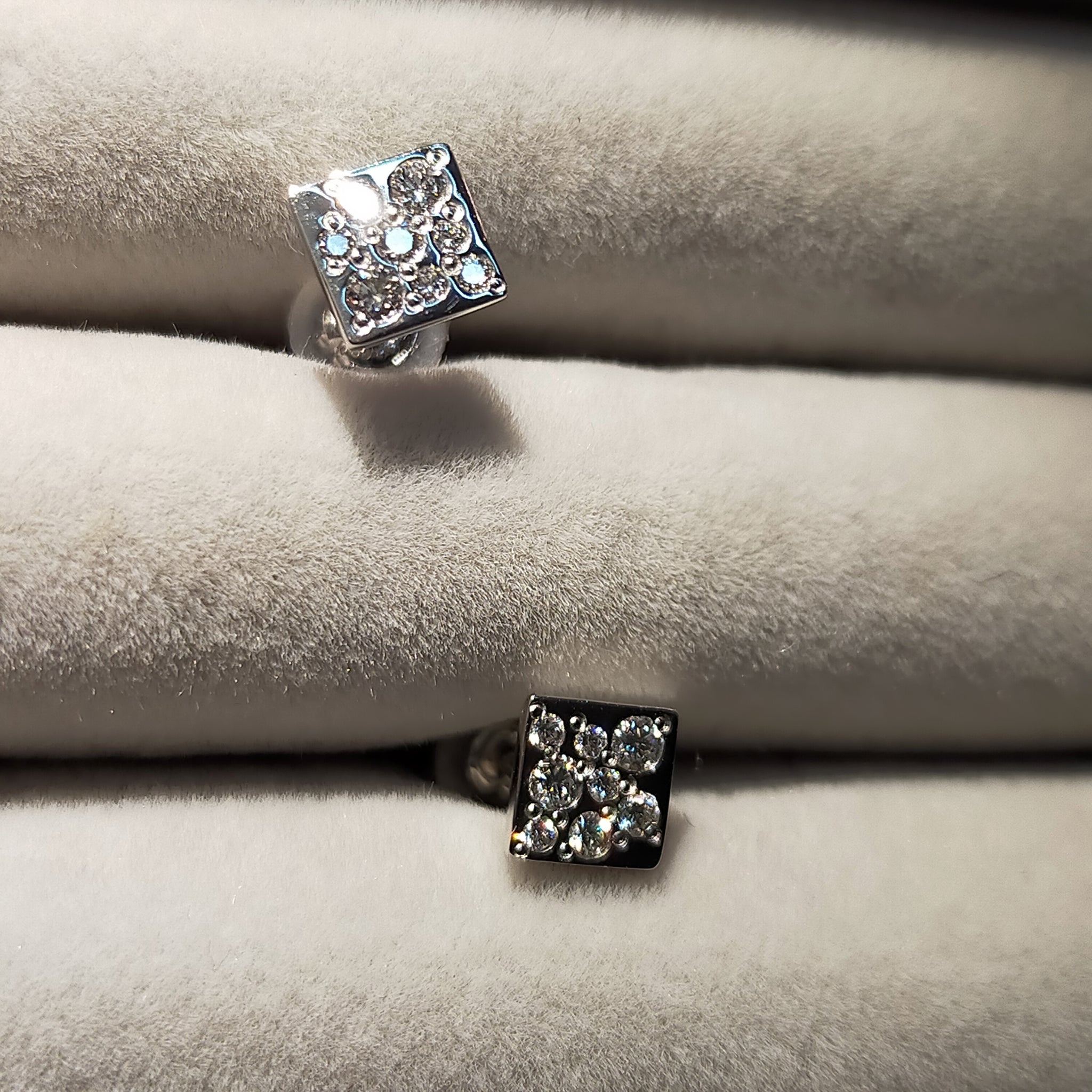 Pt900 Diamond Bubble Pave Studs【One-Off】