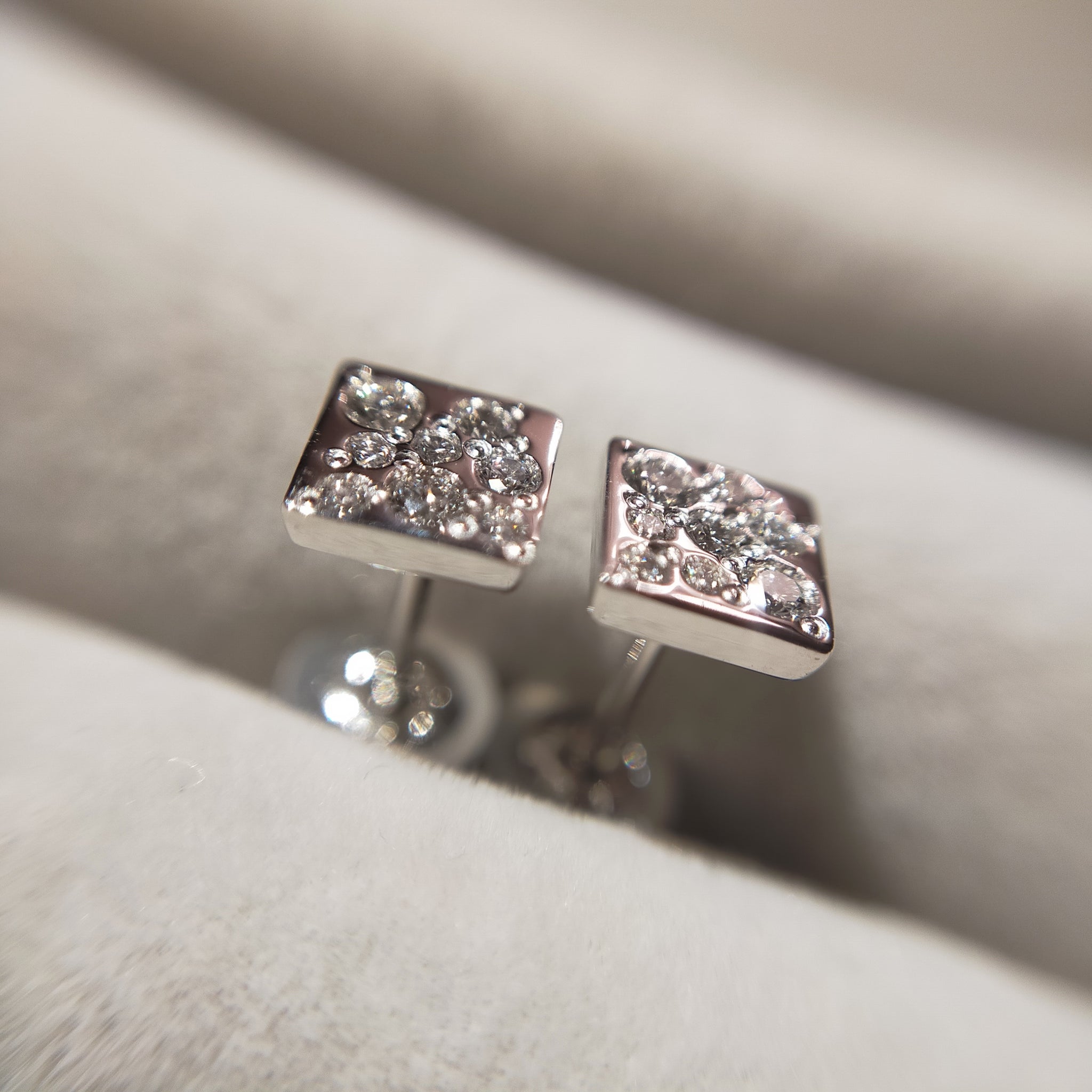 Pt900 Diamond Bubble Pave Studs【One-Off】