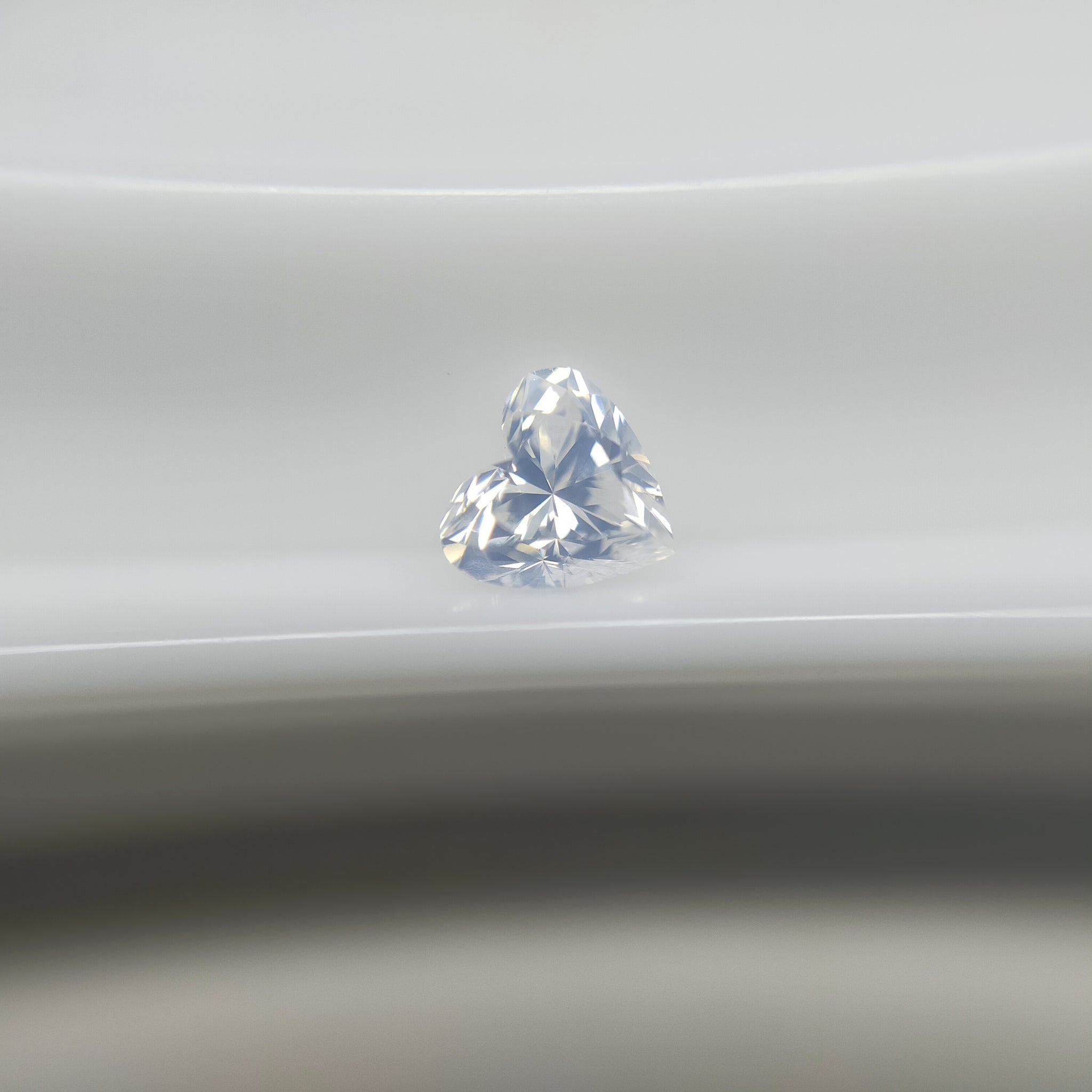 ダイヤモンド 0.321ct /Fancy White