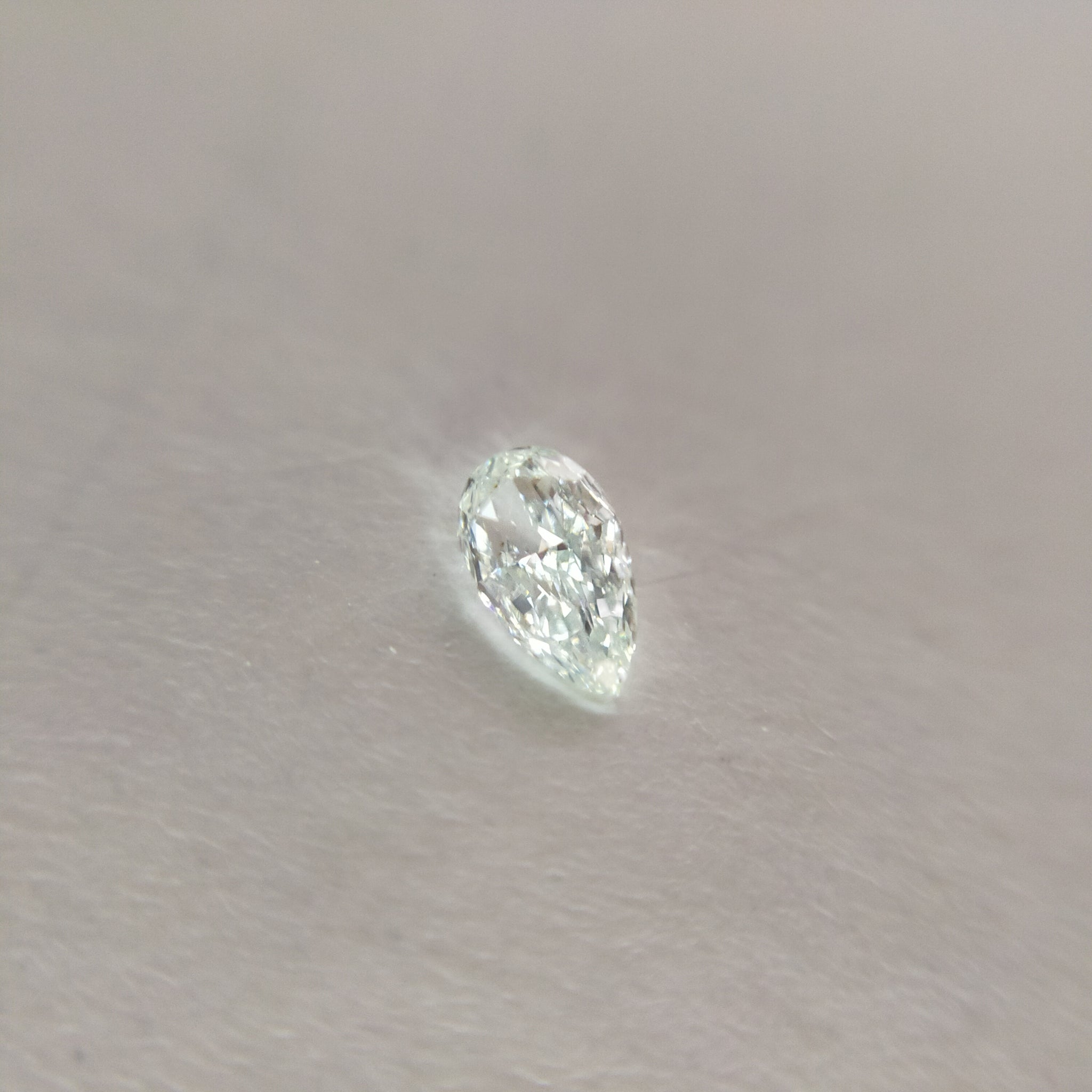 ダイヤモンド 0.121ct /Fancy Light Green