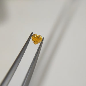 ダイヤモンド 0.092ct /Fancy Vivid Yellow "Orange"