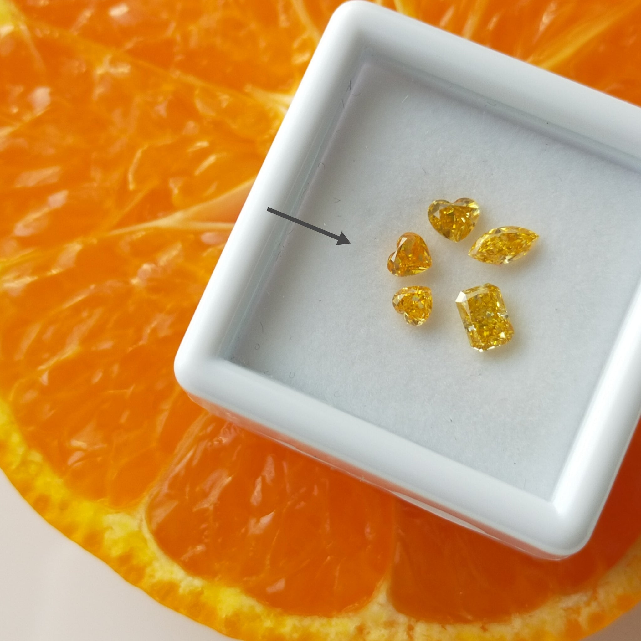 Pt900 ダイヤモンド チャーム0.130ct /Fancy Vivid Yellow "Orange"