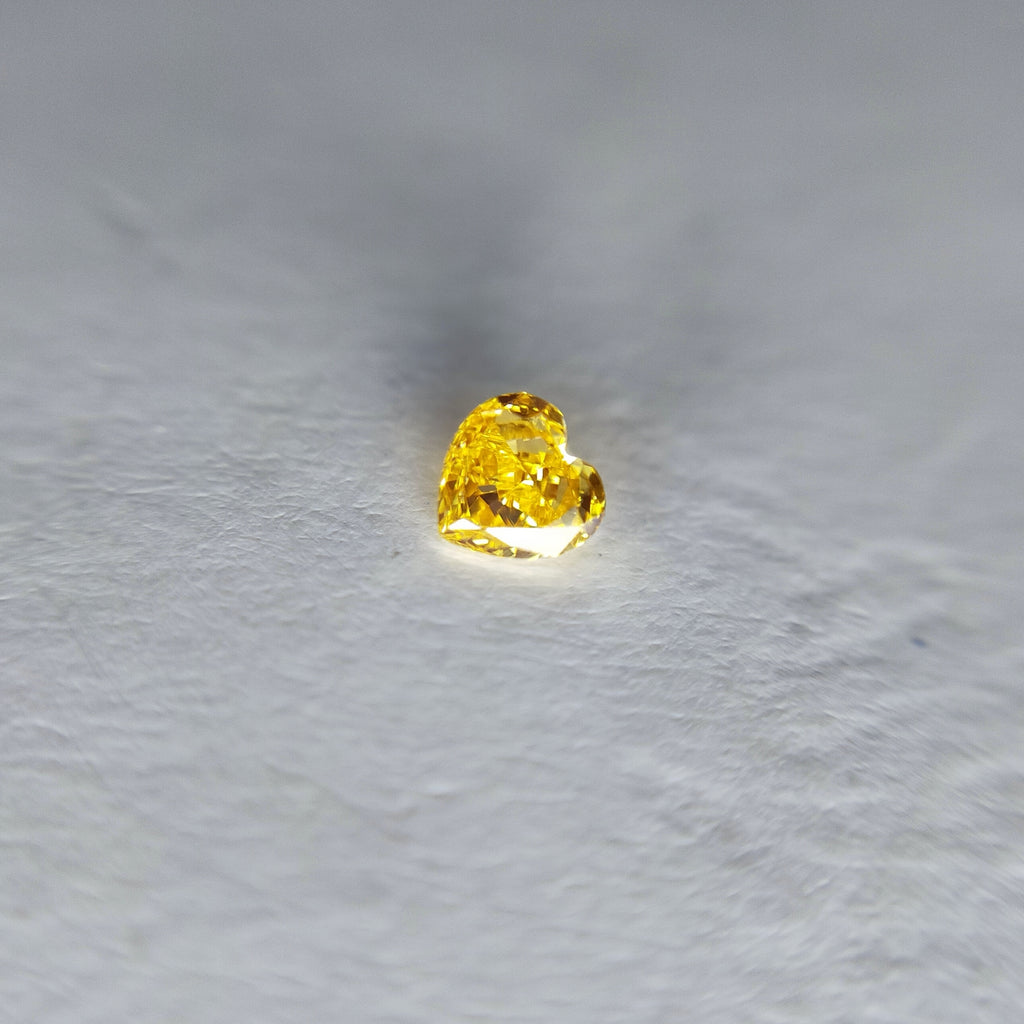 ダイヤモンド 0.092ct /Fancy Vivid Yellow "Orange"