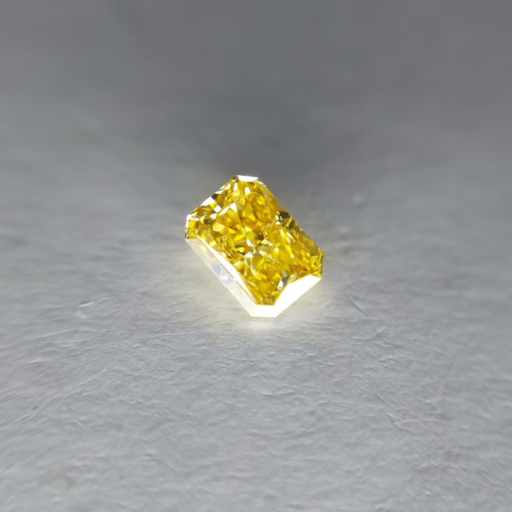 ダイヤモンド 0.310ct /Fancy Vivid Orangy Yellow