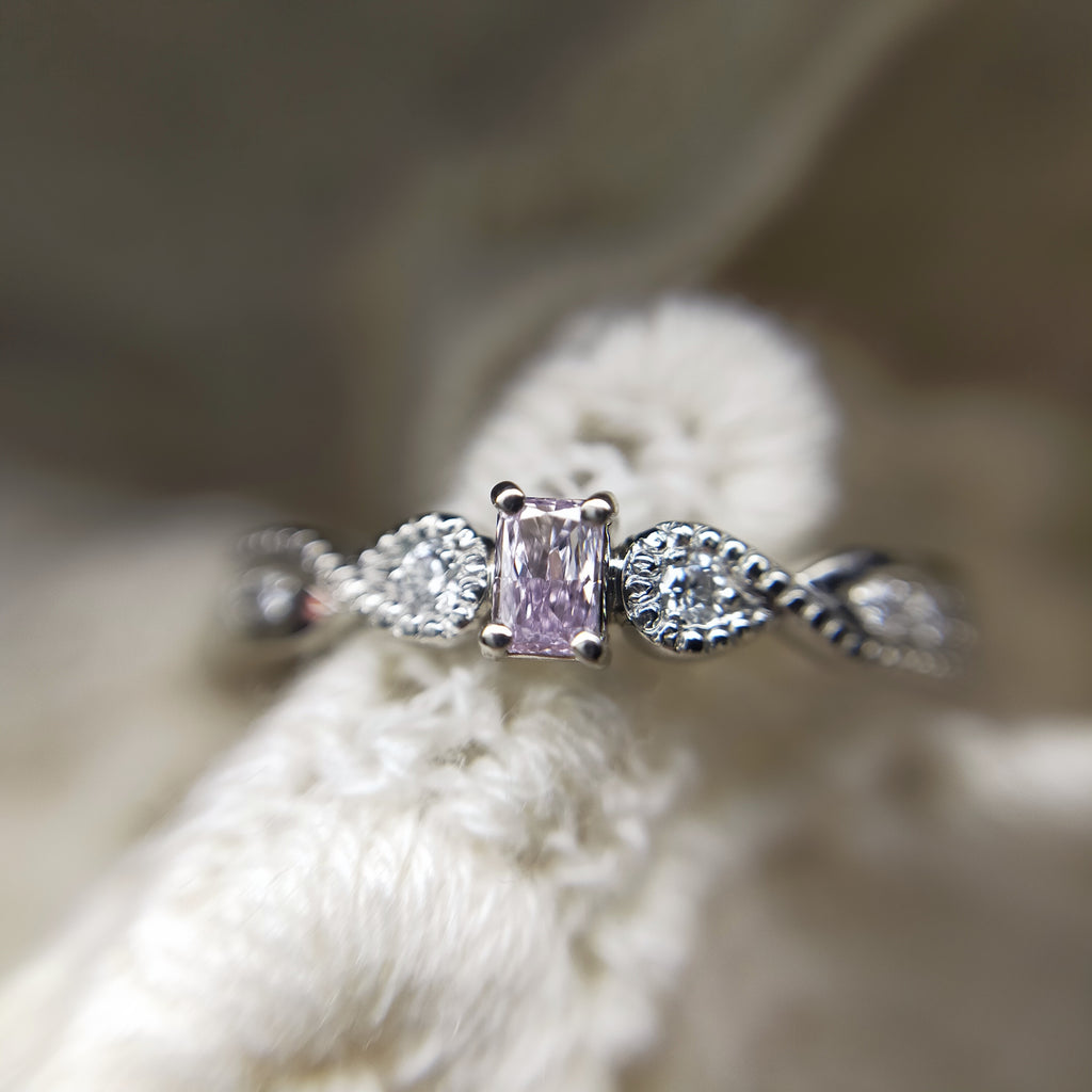 【One-off】 Pt900  Diamond Ring "Embroidery" Fancy Pink Purple 0.081ct