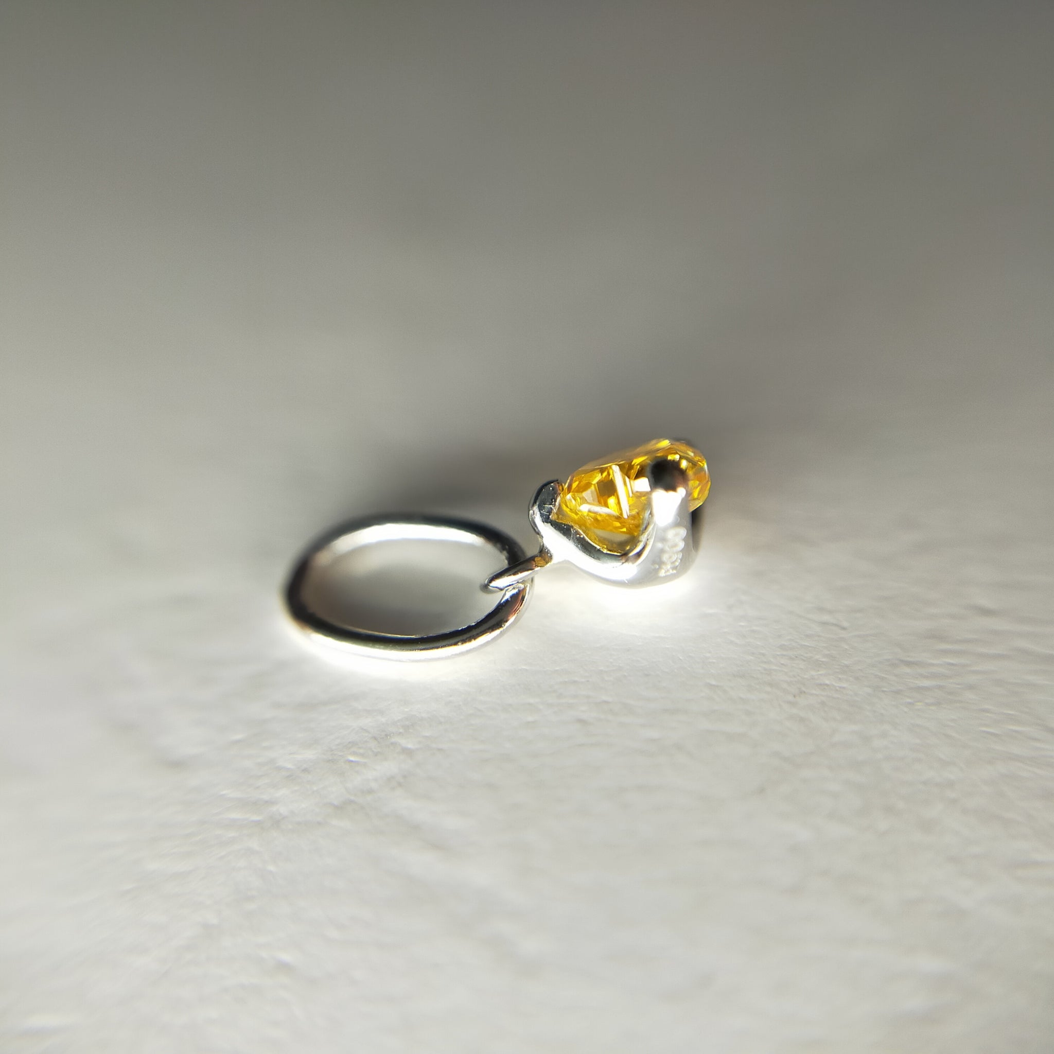 Pt900 ダイヤモンド チャーム0.130ct /Fancy Vivid Yellow 