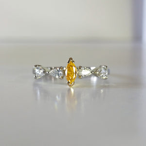 【One-off】 Pt900/K18YG  Diamond Ring  Fancy Vivid Orange Yellow 0.145ct