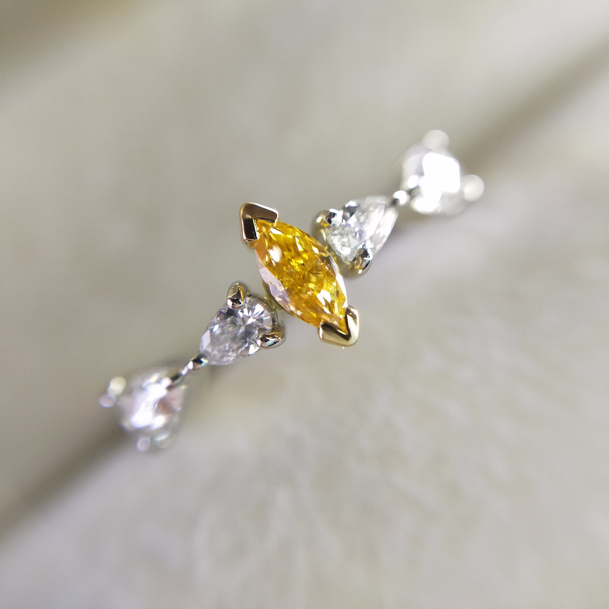 【One-off】 Pt900/K18YG  Diamond Ring  Fancy Vivid Orange Yellow 0.145ct