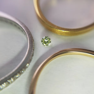 ダイヤモンド 0.054ct /Fancy Light Yellow Green