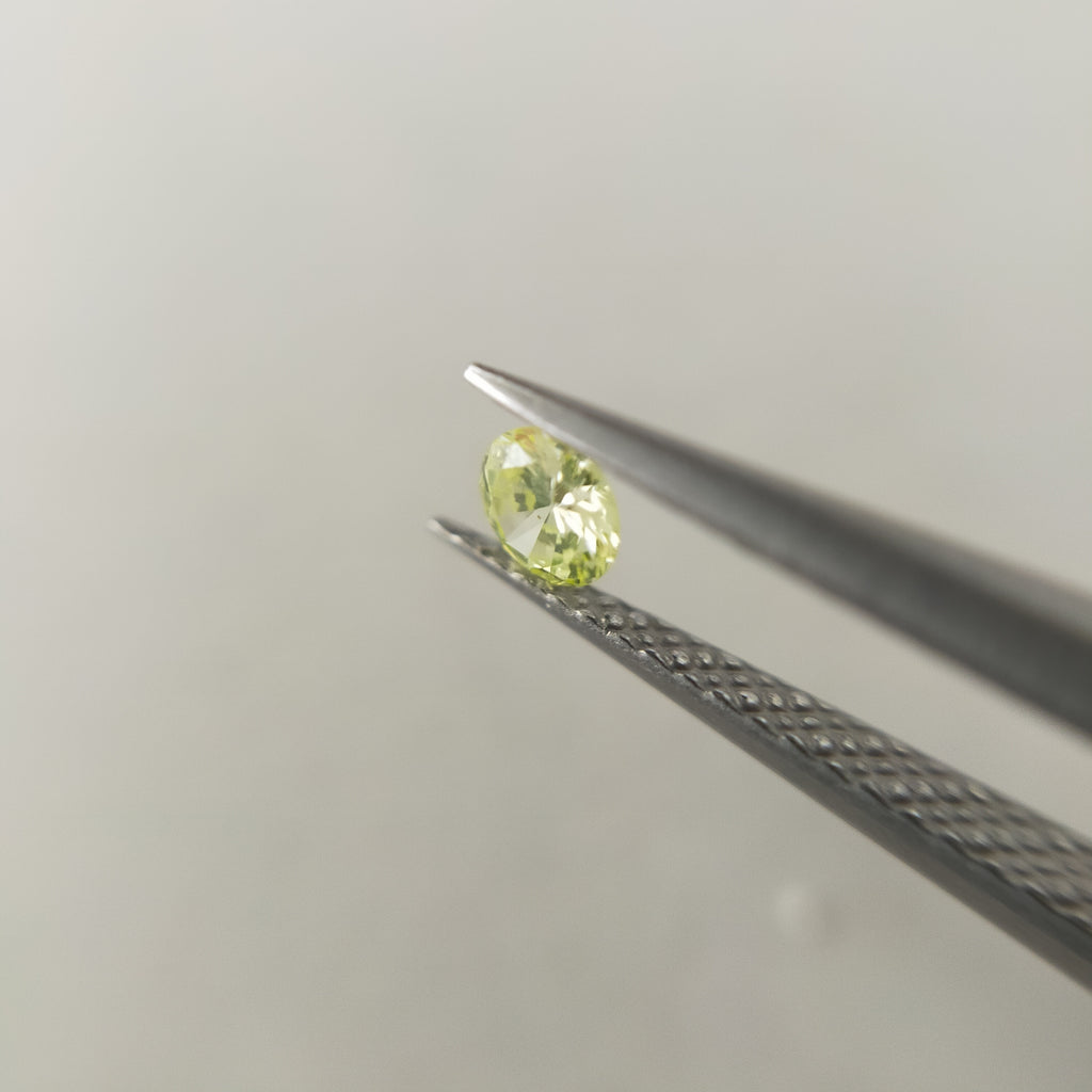 ダイヤモンド 0.054ct /Fancy Light Yellow Green