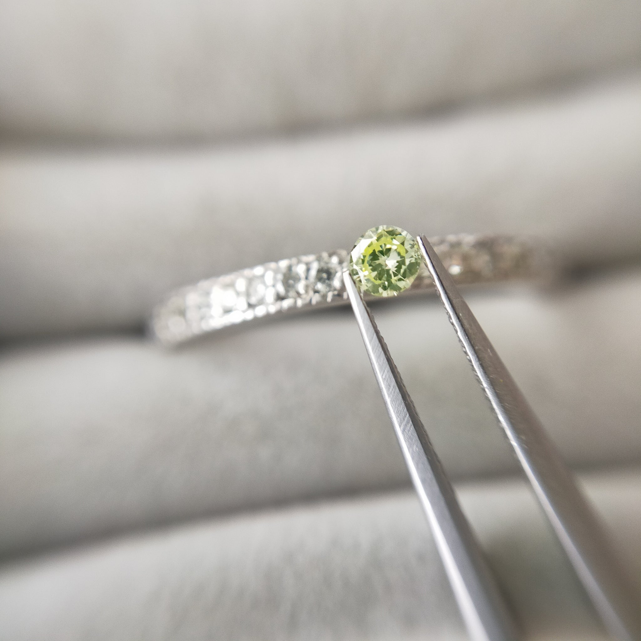 ダイヤモンド 0.054ct /Fancy Light Yellow Green