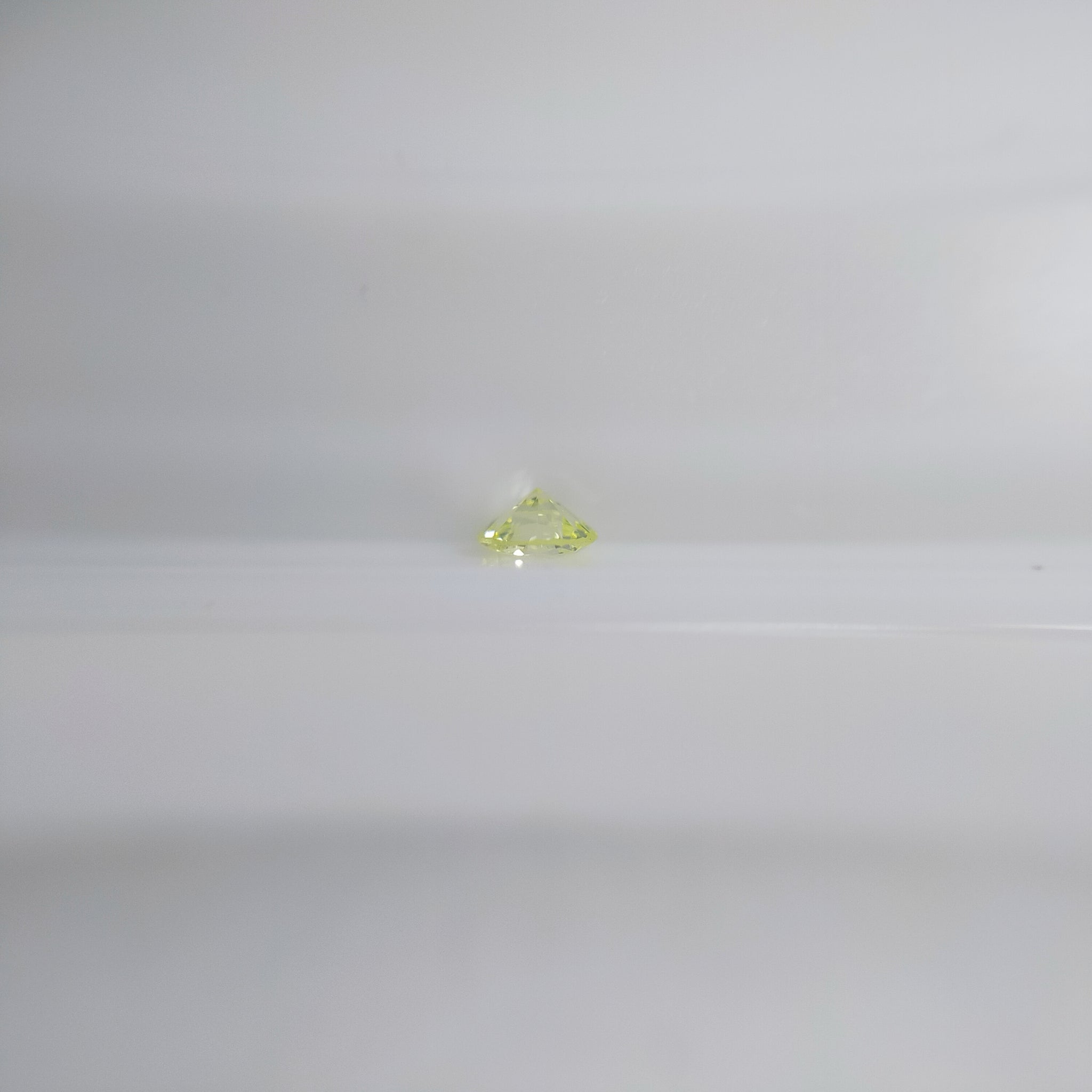 ダイヤモンド 0.054ct /Fancy Light Yellow Green