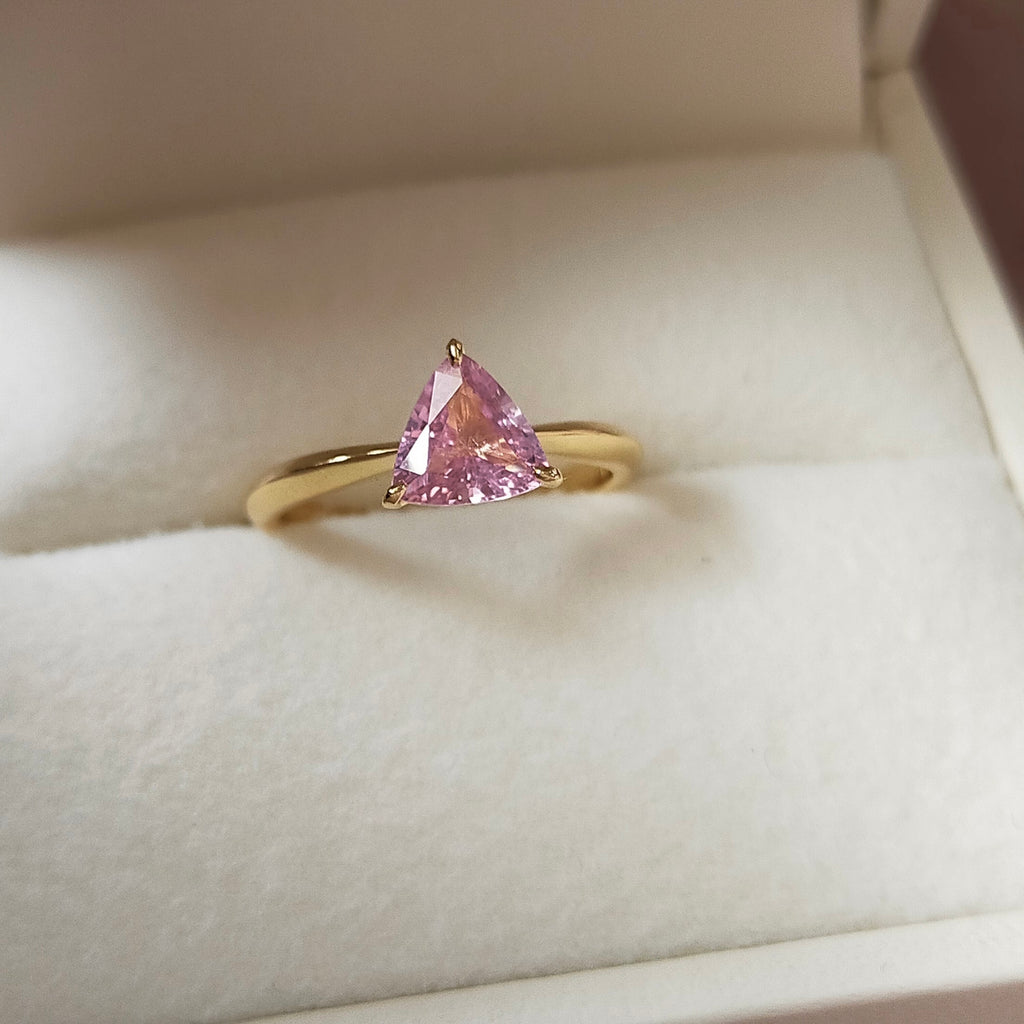 K18YG Pink Sapphire Trilliant Ring