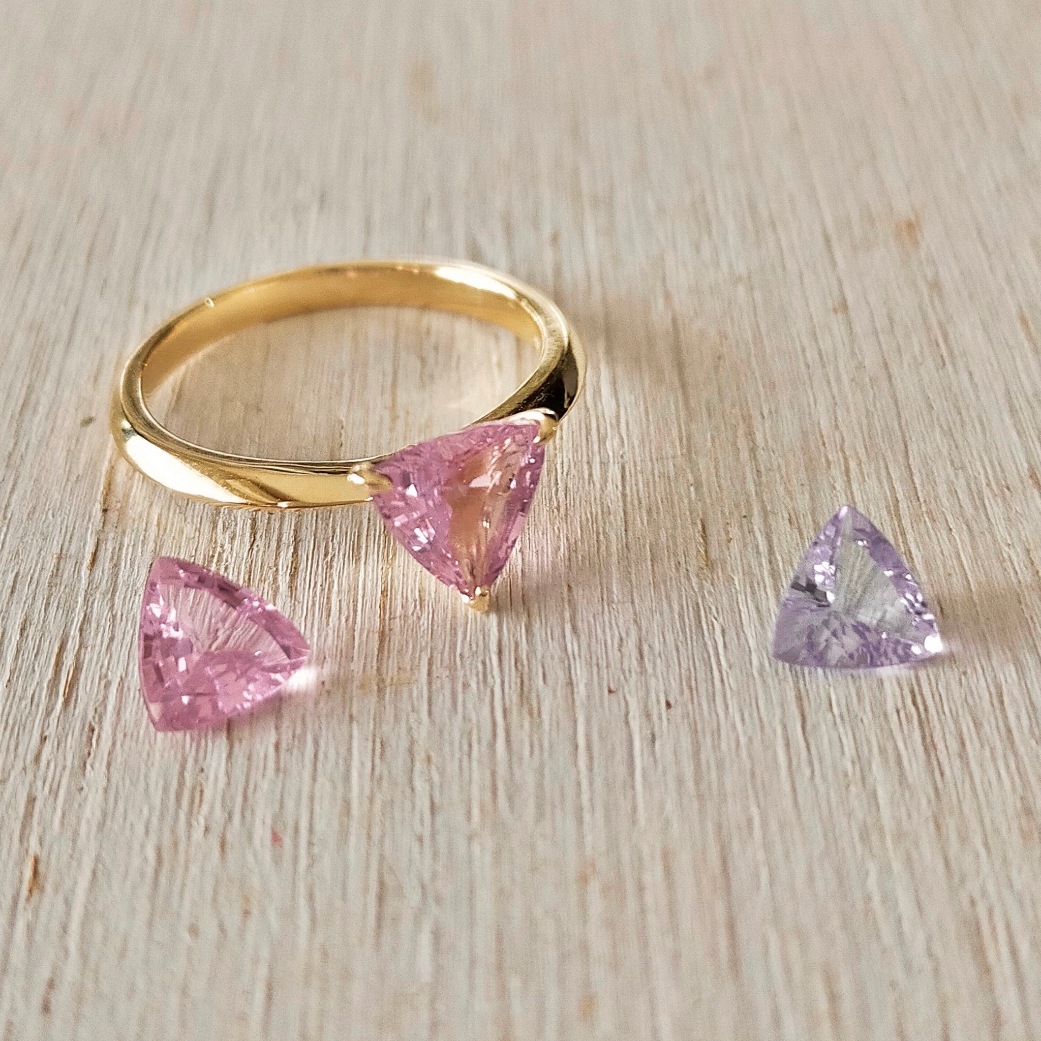 K18YG Pink Sapphire Trilliant Ring